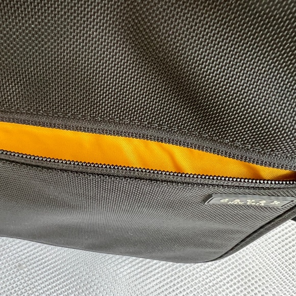 The Davek tablet Note Bag in Black Slim for Ipads Tablets Ballistic Nylon Buckle - Picture 4 of 8